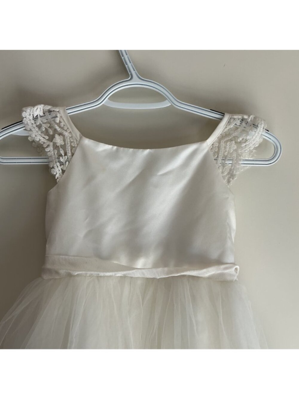 Davids Bridal Ivory Flower Girl Dress With Lace Cap Sleeves & Tulle Skirt Size 5 - Picture 3 of 10